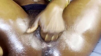 Anal adventure! Sexy naturelle gets freaky at club!