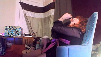 الشيميل الجيميلة الحمراء السيدة هيد تلتهم ديلدو تهتز 8 إنش