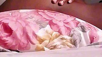 En-chan, teachin’ that three finger trick, ya know?