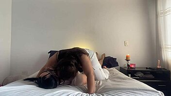 أنيك صديقتي الأفضل بستراب أون! 🔥