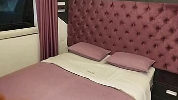 Amira joven venezolana incursiona en el porno mostrando al publico sus tetas y culo