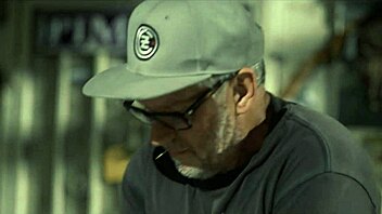 Voyeur babe spies couple, joins threesome