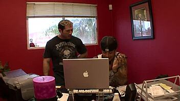 ann marie rios gets a massive facial after a fuck that nails her g-spot