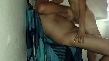 Den kåte stesøstera rir kuken hardt