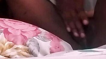 En-chan, teachin’ that three finger trick, ya know?