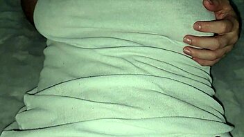 Latina Öğrencim Şaşırtıcı Dar Eğrilerini Gösteriyor