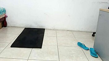 she's stripping while exercising, showing smooth pussy 😍