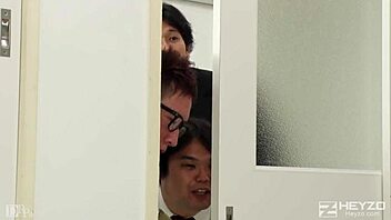 看看这个日本摄像头女孩Eri Inoue用润滑油乱搞手交