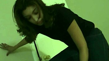 Amateur performs detailed blowjob on mature partner