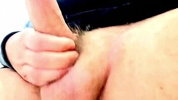 Italian amateur, cum hard watching stepmom shower! 😍