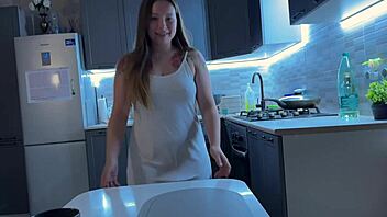 Babe enjoys hardcore sex in homemade video