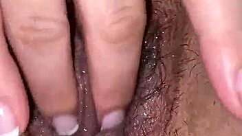 i watch my esposa masturbaet and finger her pusy