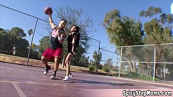 sexy golddigger gets so horny playin basketball, gotta have me some!