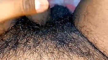 mikro kuk sissy fångad pissar överallt