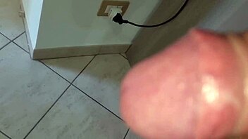 Italian amateur, cum hard watching stepmom shower! 😍