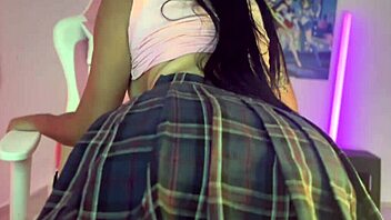 i escape classes to do a sexy live webcam show with toys and masturbation