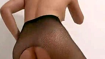 Teen Twerks Naked With Big Ass And Pussy Exposed Intensely!