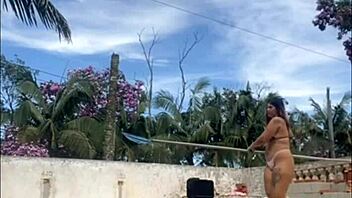 Eu Fico O Dia Todo Assim Quando O Pedreiro Está Aqui