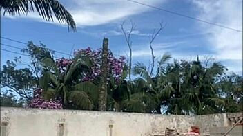 Eu Fico O Dia Todo Assim Quando O Pedreiro Está Aqui