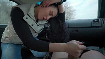Wow, beauty sucks me off in her car!