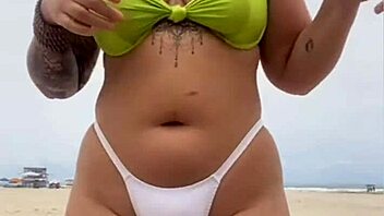 O Virgem Vai Comer o Meu Cu na Praia