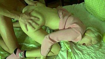 wanna bang this blonde teen's shaved pussy? she's ready on bed.