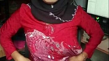 Black Hijab Transgirl Slut Masturbates to Sticky Finish