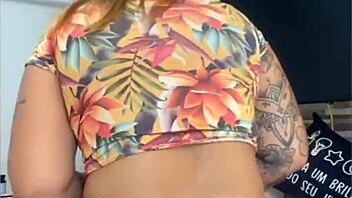 House cleaning turns into wild pussy flashing