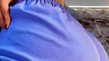 Roseredvip Intensely Licks And Dives Into Pussy.