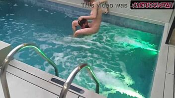 Levou a mulher pro motel pra relaxar chegando lá ela já queria brigar mas depois de uma foda bem gostosa dentro da piscina ela ficou calminha