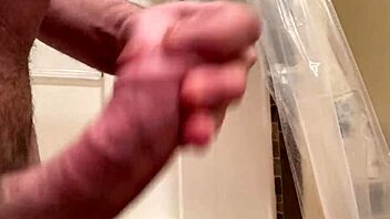 Clitlicker662 nahý v lese predvádza špinavý sólový orgazmus