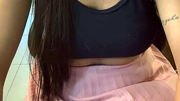 esposa com negão pirocudo no motel dando gostoso corno filmando ela gozou no pau do negão ele deu o troco gozando na cara dela e no corpo todo o corno não se aguentou e gozou na boca dela