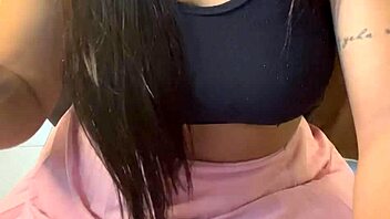 esposa com negão pirocudo no motel dando gostoso corno filmando ela gozou no pau do negão ele deu o troco gozando na cara dela e no corpo todo o corno não se aguentou e gozou na boca dela