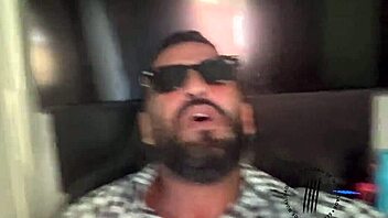 Man, I’m just blown away arrombando o cu enorme da casada, it’s wild. This fat Latina milf rides and bends over for Brazilian amateur action!