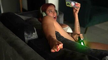 i spot my roommate in virtual chat with boyfriend, then we get close