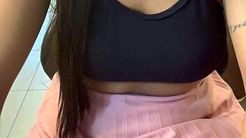 esposa com negão pirocudo no motel dando gostoso corno filmando ela gozou no pau do negão ele deu o troco gozando na cara dela e no corpo todo o corno não se aguentou e gozou na boca dela