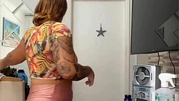 House cleaning turns into wild pussy flashing