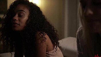 Hé, prêt pour un facesitting torride dans Écrit dans les étoiles pt 4 ?