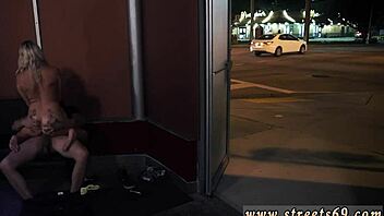 I can't beleive that extrem anal fistin in public