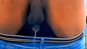 小チンポシシー(18+)が野外おしっこプレイで大暴れ