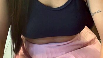 esposa com negão pirocudo no motel dando gostoso corno filmando ela gozou no pau do negão ele deu o troco gozando na cara dela e no corpo todo o corno não se aguentou e gozou na boca dela