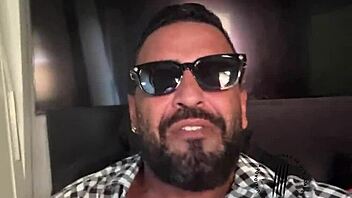 Man, I’m just blown away arrombando o cu enorme da casada, it’s wild. This fat Latina milf rides and bends over for Brazilian amateur action!