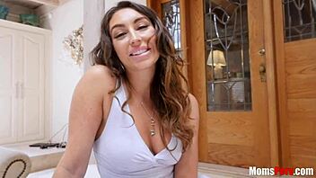 Quickie with my gorgeous stepmommy fucking pussy