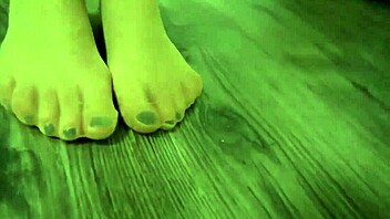 girl pops balloons in pantyhose and stockings