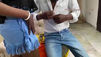 Cashless housewife pays dispatcher with homemade kindness in latina setting