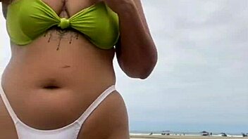 O Virgem Vai Comer o Meu Cu na Praia