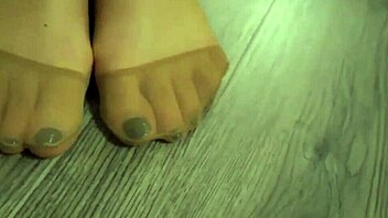 girl pops balloons in pantyhose and stockings