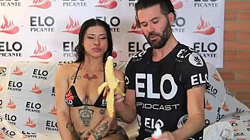 Shaketi babe in the foreplay before a spicy scene