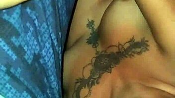 Elsker at suge sort pik for protein så analnæve og sæd i mund