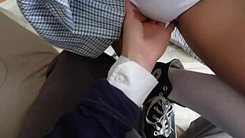 Latina colegiala dicha de putas con perfectas tetas